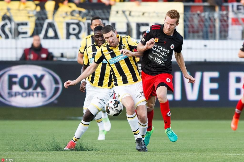 篮球比赛中 篮球比赛中