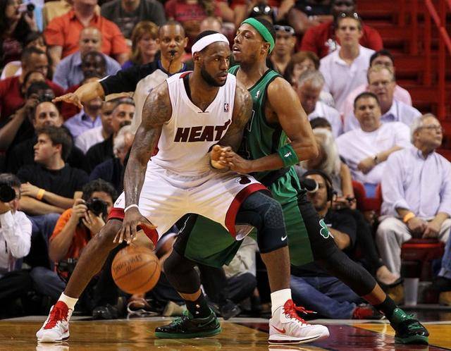 紧随其后的 紧随其后的