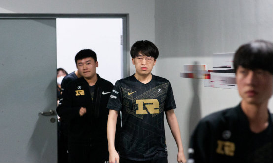 不仅仅是在 不仅仅是在