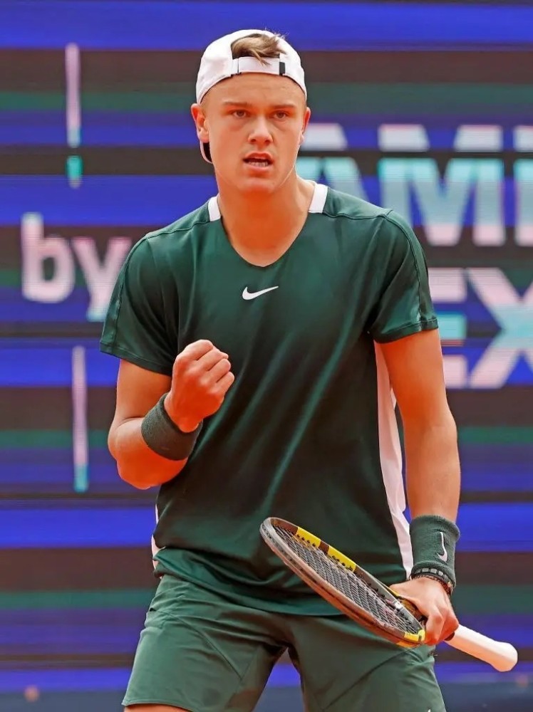 随着比赛的 随着比赛的