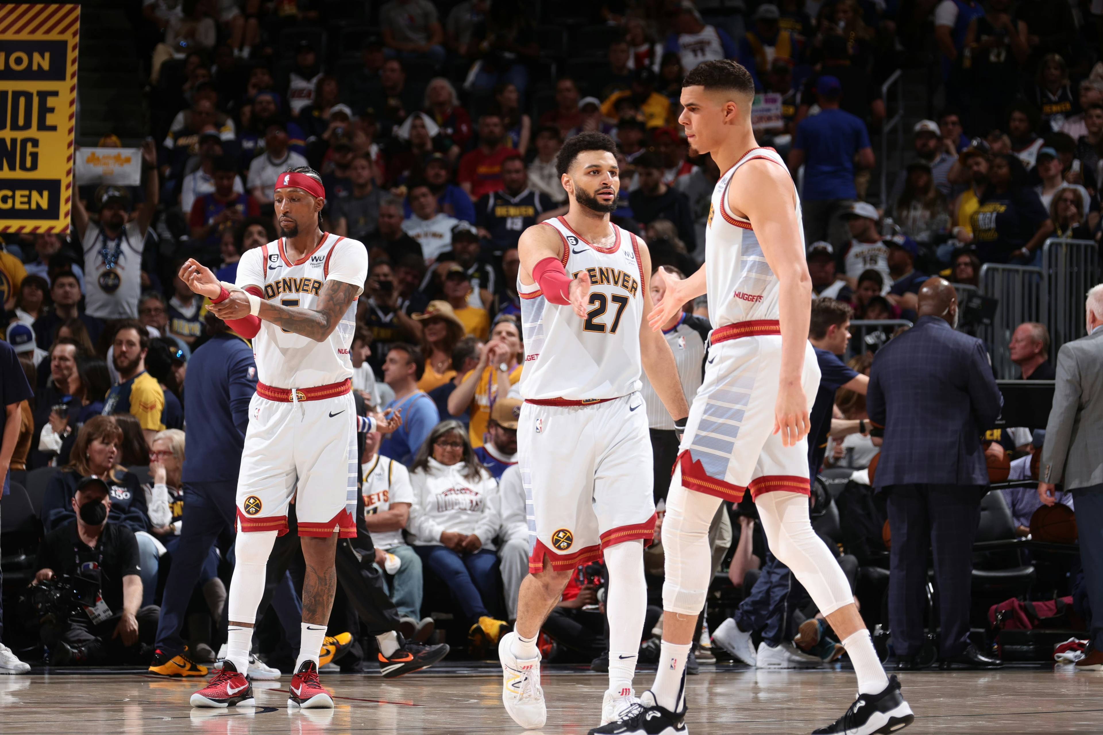 八号位与边 八号位与边